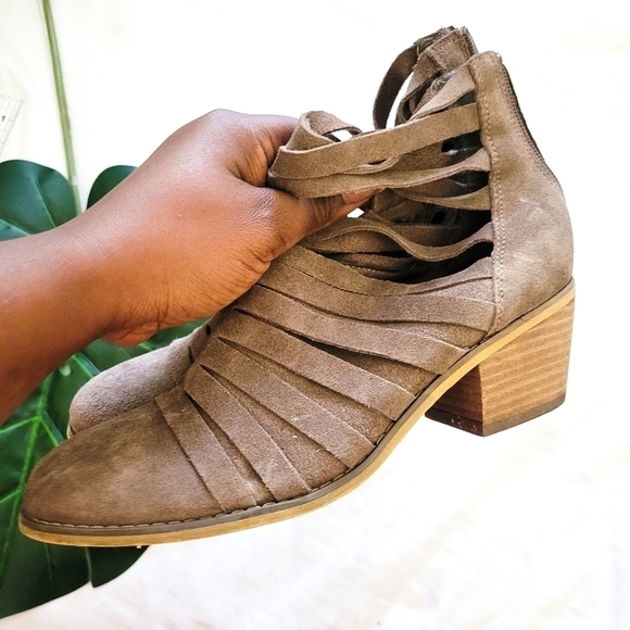 Carlos Santana Vanna cutout booties - Picture 4 of 15